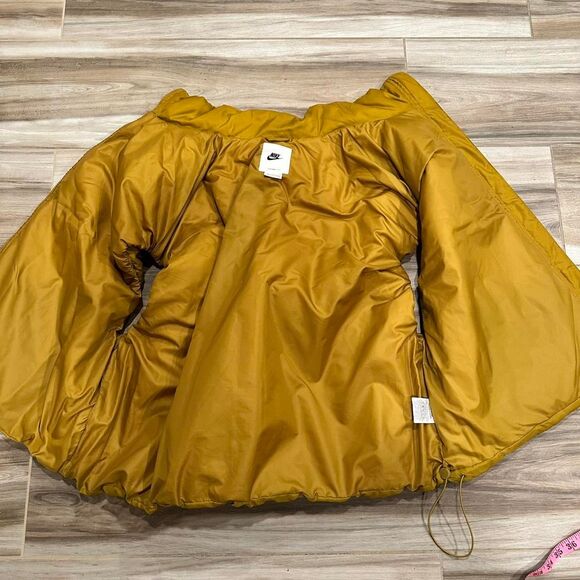 Nike Men's Yellow and Gold Gilet - Picture 3 of 7